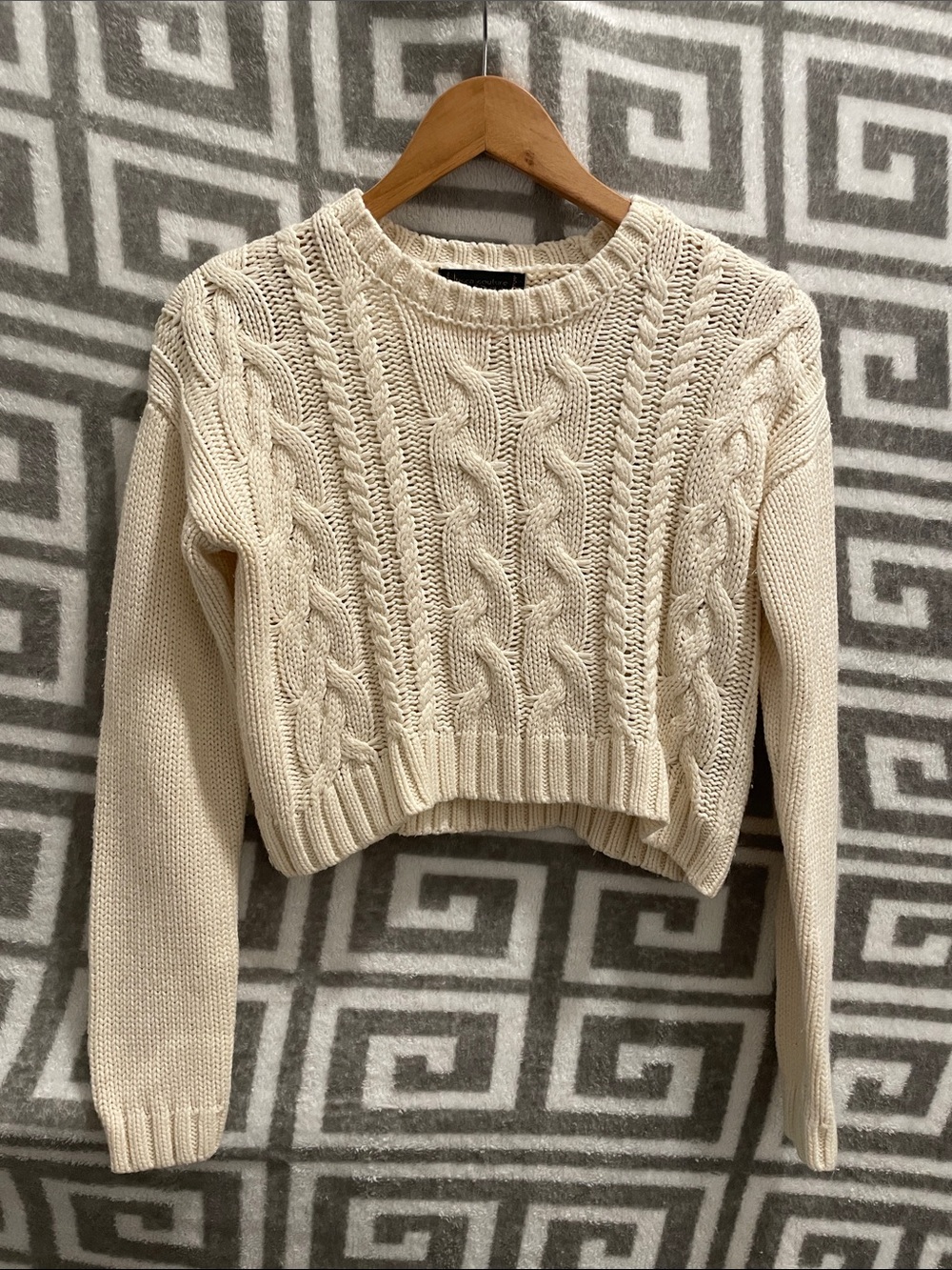 Cable-Knit Cropped Sweater - Cream